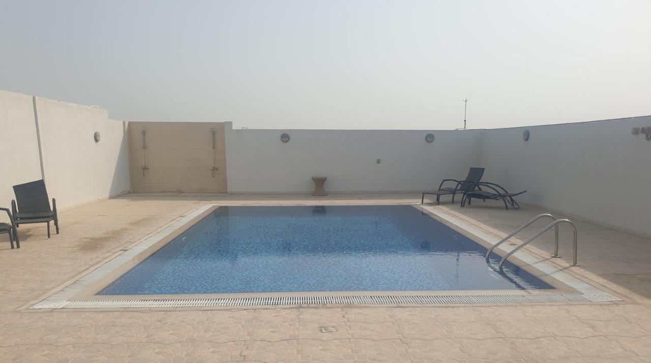 Appartamento 1-bedroom Unit With Pool In Land Complex Al Ain Road Dubai
