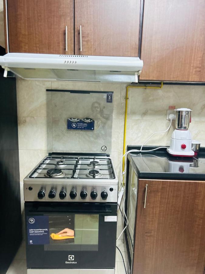 Appartamento 1-bedroom Unit With Pool In Land Complex Al Ain Road