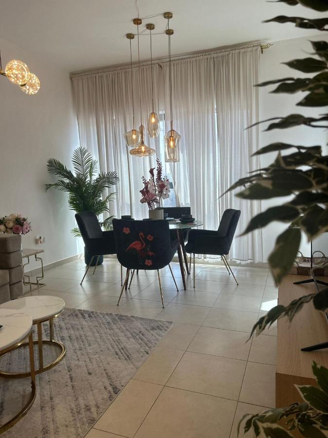 1-bedroom Unit With Pool In Land Complex Al Ain Road Appartement Dubaï